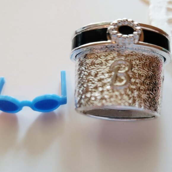 Vintage 14 Pairs Barbie/Doll Shoes, Purse, Sunglasses; Ski Boots, Ice Skates - Picture 3 of 10